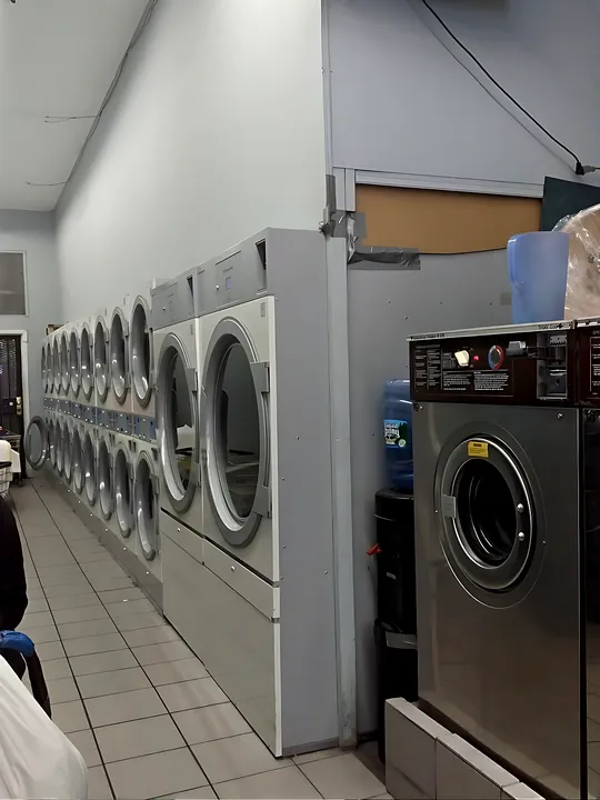 Machine aisle